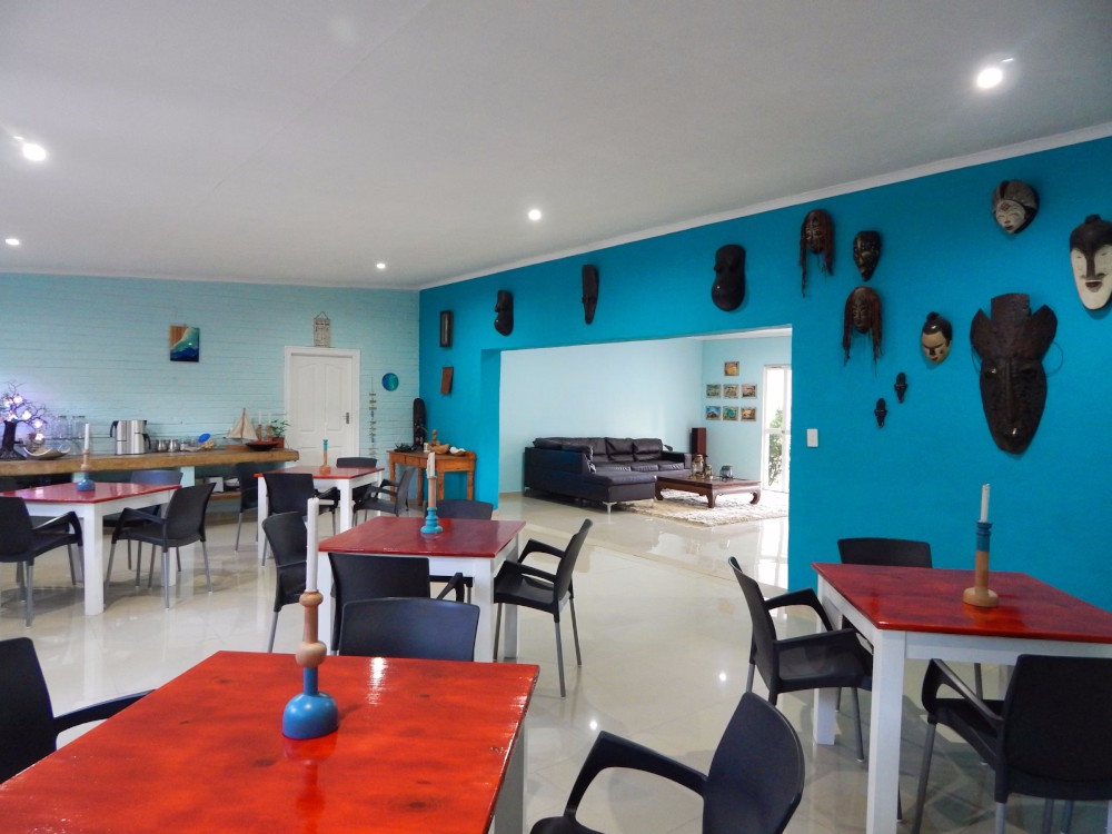 Jolly Roger Adventures: Dining room and lounge area